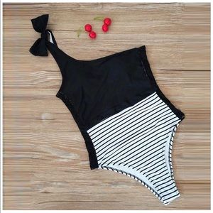 One shoulder swimsuit